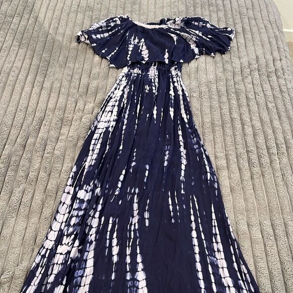 Off the Shoulder Maxi Dress - Picture 1 of 8